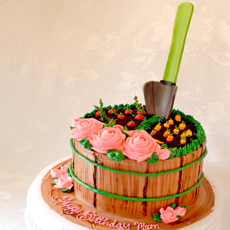Garden Cake With Fondant Shovel
