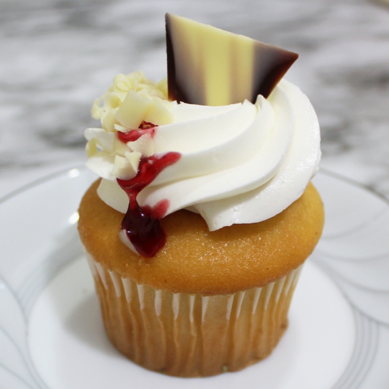 White Vanilla Raspberry Gourmet Cupcakes